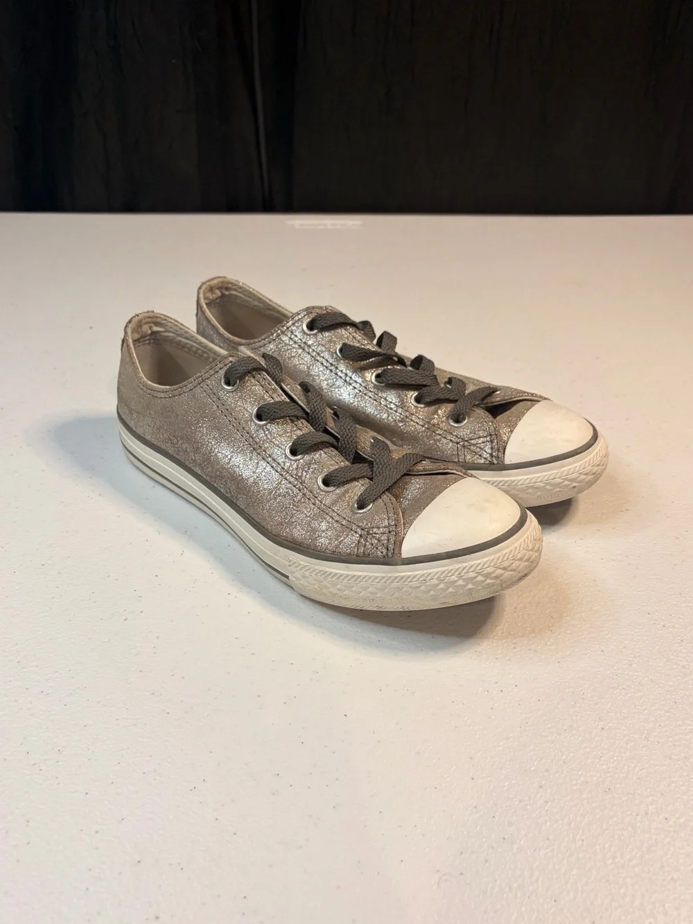 Title  Converse Chuck Taylor All Star Metallic Gold Low Top Sneakers Girl's SZ 4